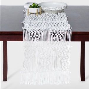 Macrame Lace Table Runner. A050